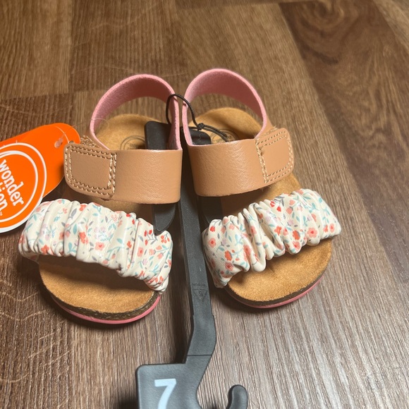 Wonder Nation Baby/Toddler Floral Sandal - Picture 2 of 5